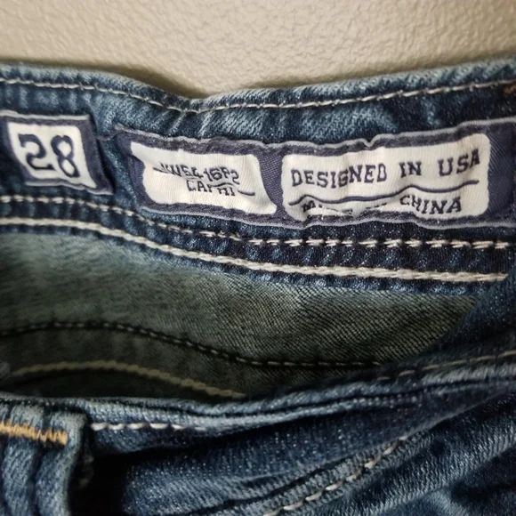 Miss Me 28 Distressed Capris Embroidered Blue Capri Jeans - Picture 6 of 15